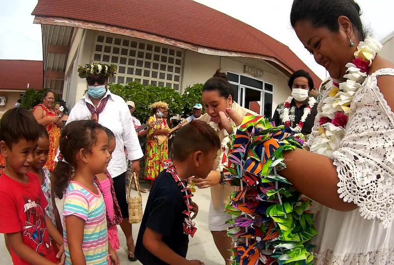 Cérémonie d'accueil lors du vernissage de l'expo des jeunes artistes de Hao, accueillis comme il se doit.