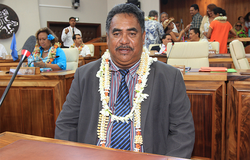 L'ex représentant orange des Tuamotu-Ouest Bernard Natua est de retour au Tapura, après 10 mois aux côtés des A Here ia Porinetia à l'assemblée. (Photo : Nicolas Perez / Radio 1)