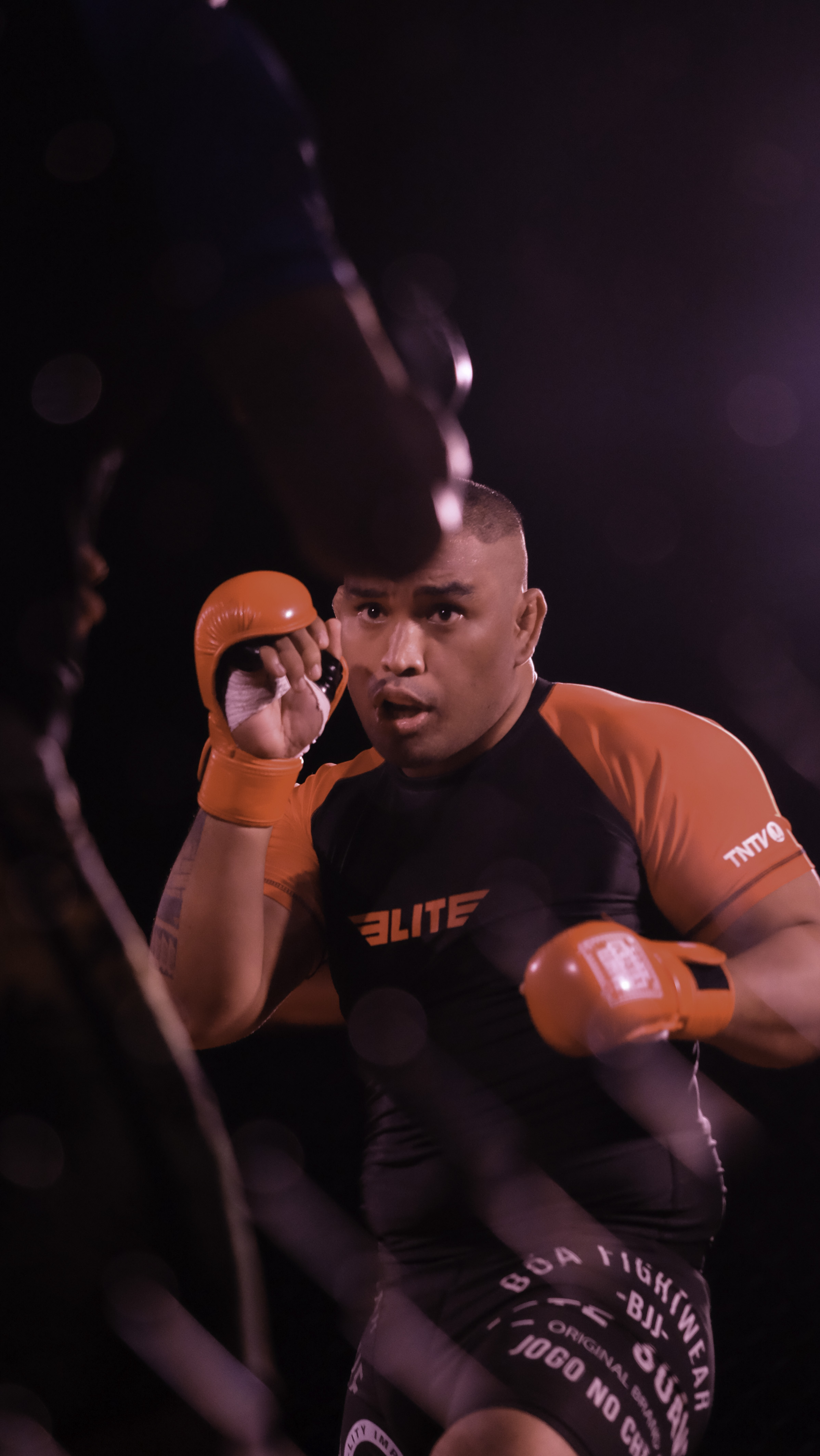 Teiki Nauta a remporté le premier main-event du MMA polynésien face à Ragitea Kainuku.