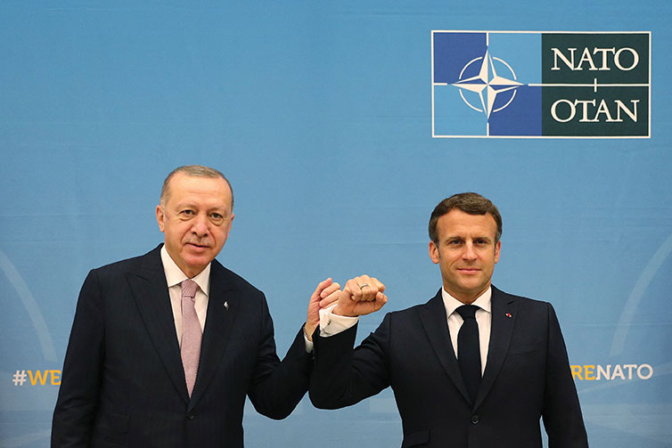 Tête à tête "apaisé" entre Macron et Erdogan, d'accord pour "travailler ensemble"