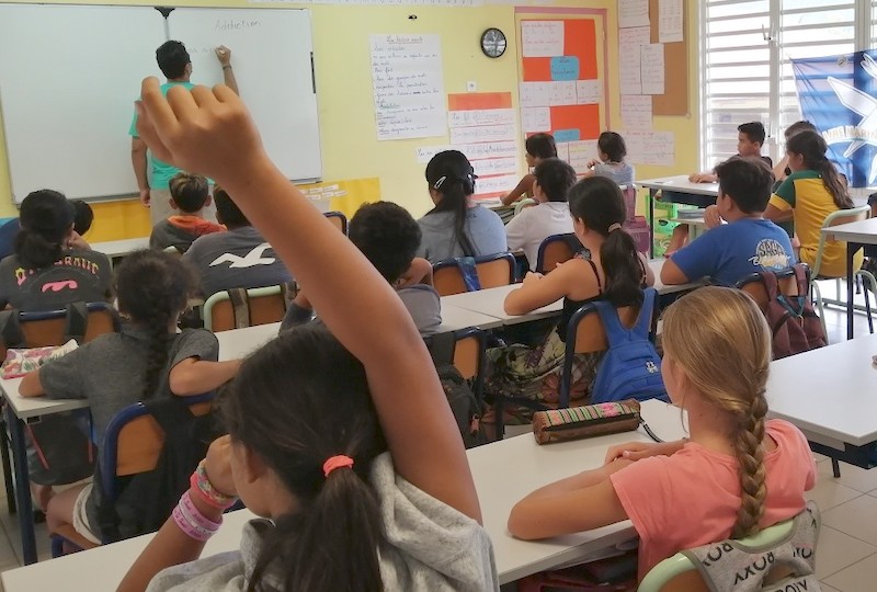 Deux élèves infirmiers ont mené pendant deux mois des actions sanitaires à Nuku Hiva. Parmi elles, la sensibilisation d'une classe de CM2 de l'école Patoa sur les risques d'addiction.