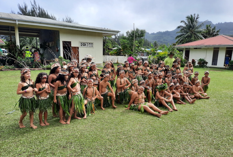 Les SG CE1 et CE2 de l'école de Avera ont interprété un otea.