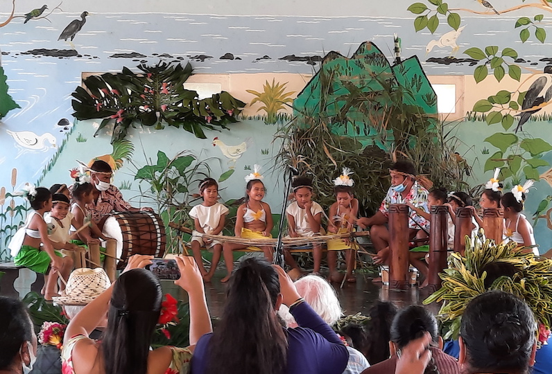 La prestation de percussions des SP-SM de l'école de Avera.