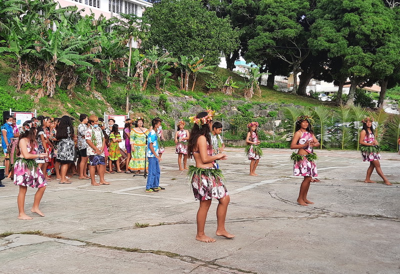 Les élèves de 6ème ont dansé sur My island Home.