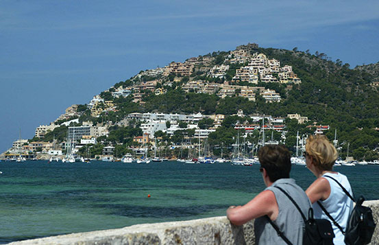 Espagne: foyer géant de Covid-19 après un voyage étudiant aux Baléares