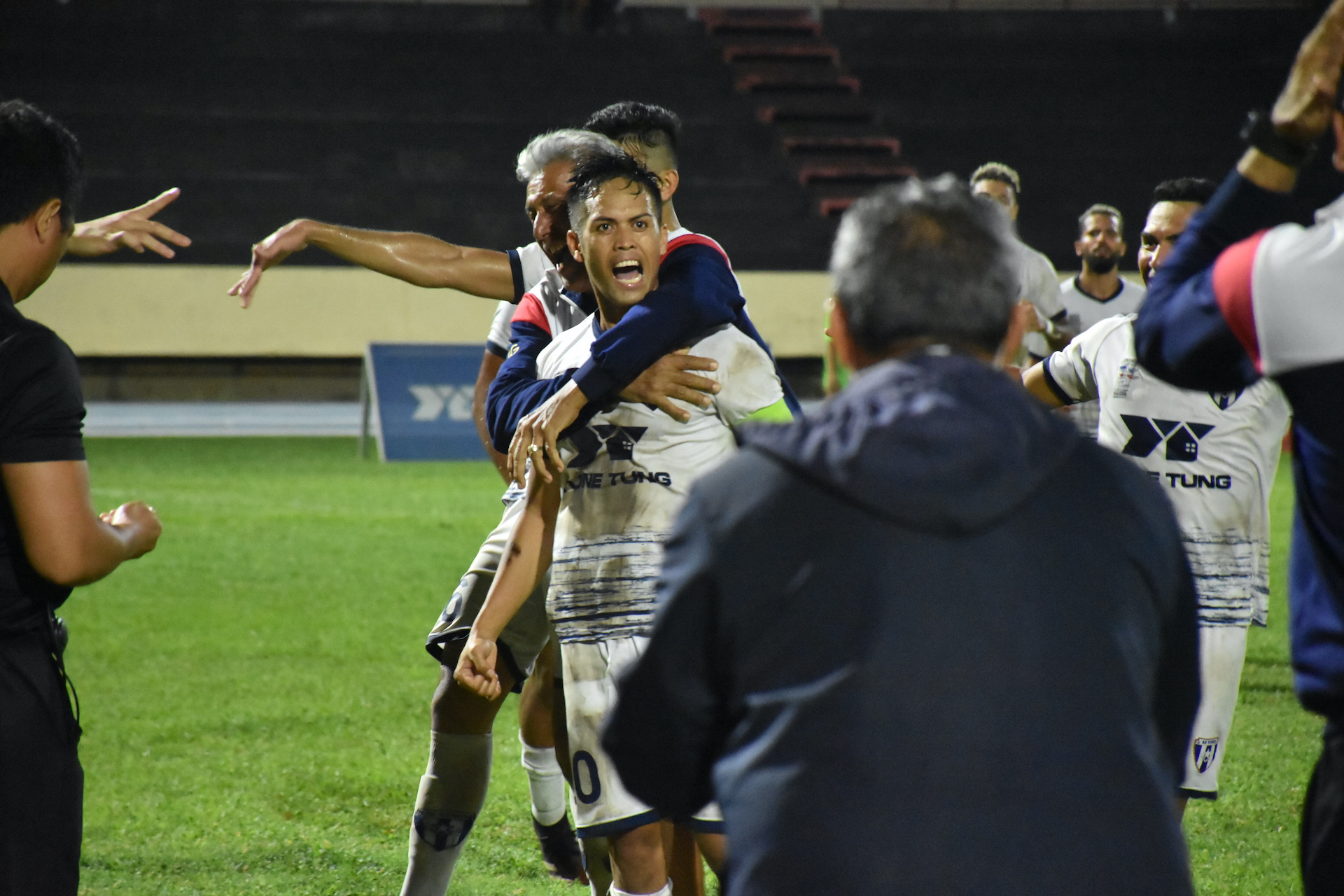 Comme bien souvent pour Vénus, la lumière est venue de Teaonui Tehau. Filou a notamment inscrit un magnifique coup-franc en prolongation pour offrir la Coupe et une participation en Coupe de France pour son équipe.