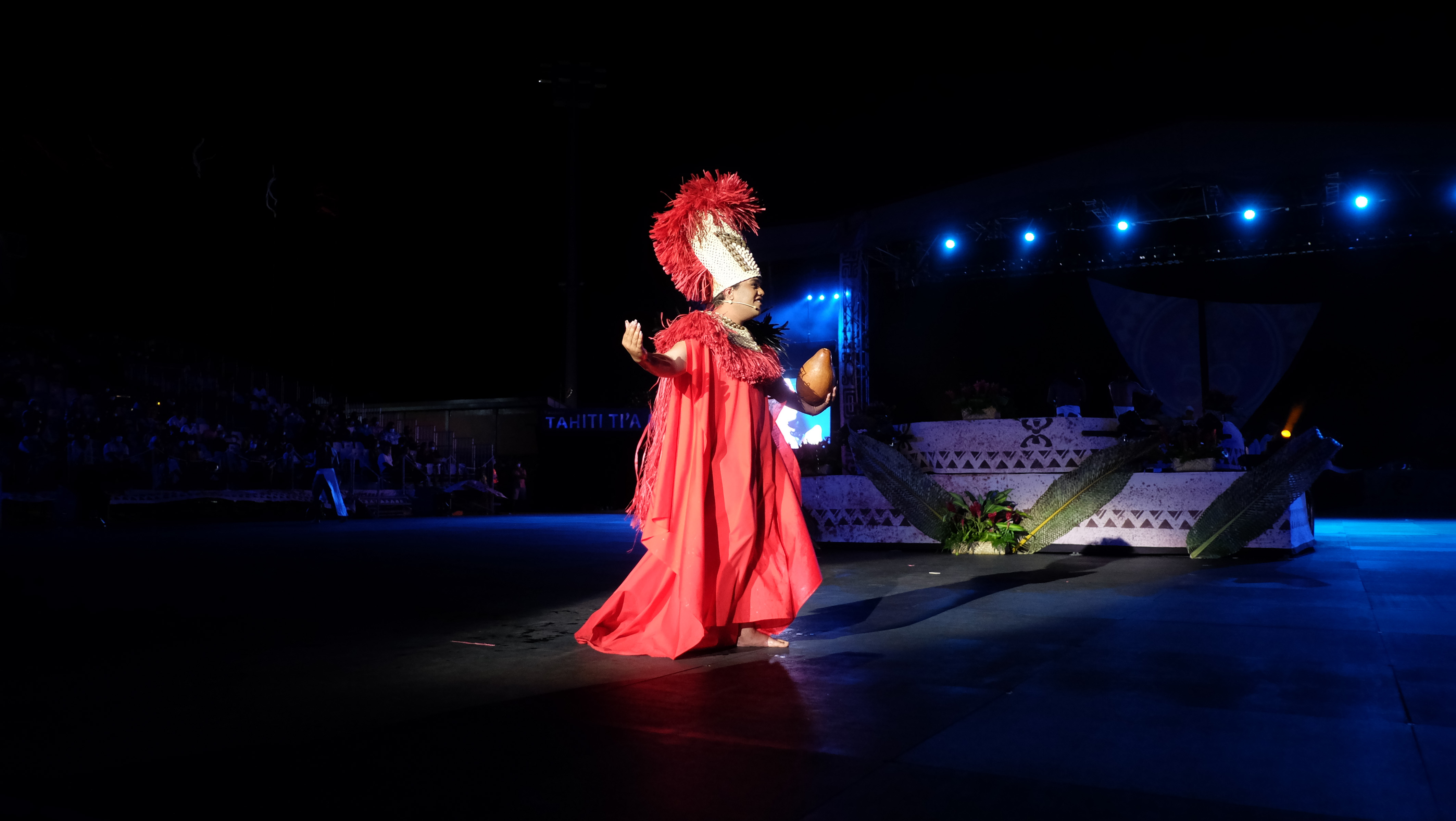 Un 'ōrero a ouvert la soirée.