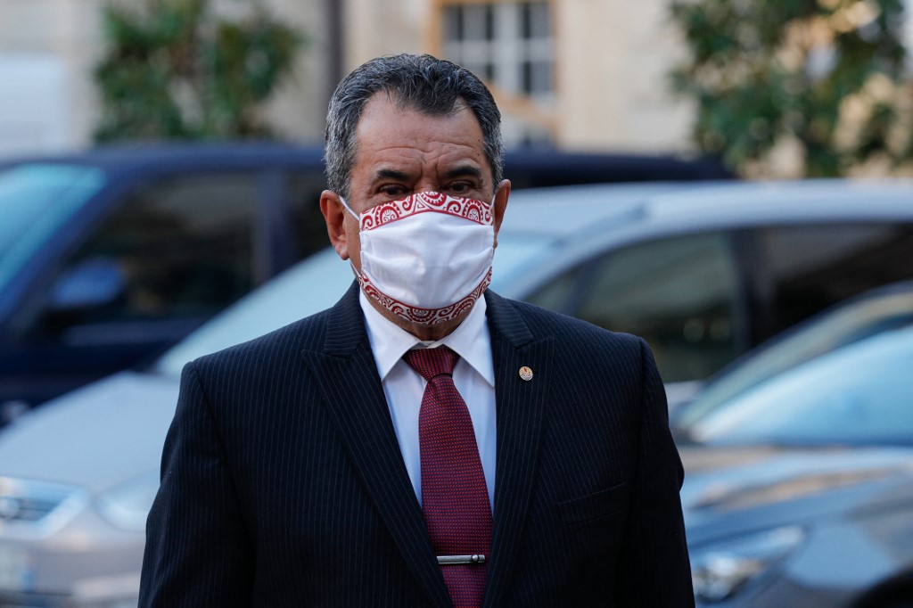La délégation Reko Tika compte finalement une vingtaine de personnalités, élus et parlementaires polynésiens emmenés par le président du Pays, Édouard Fritch. (Photo : Geoffroy Van Der Hasselt-AFP).