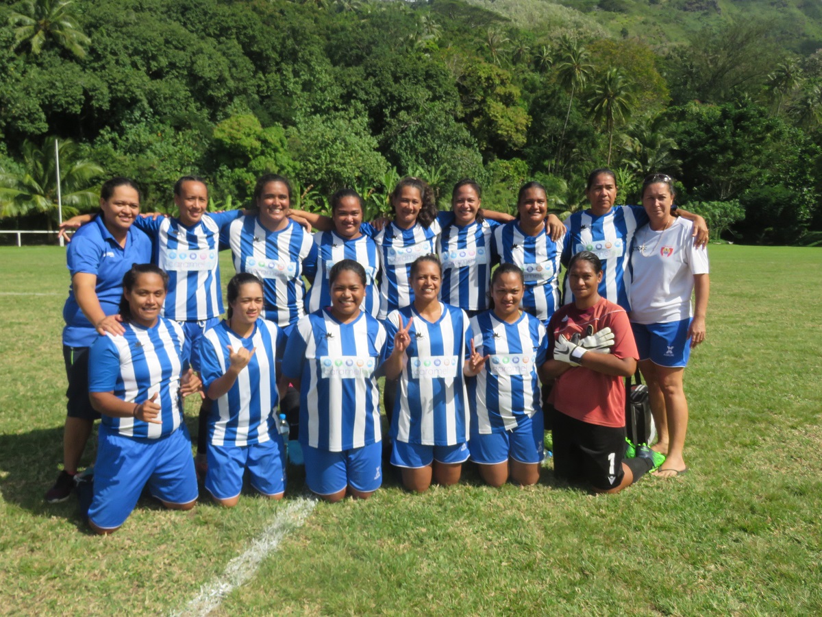 L'équipe féminine de Mira qui a remporté la première Coupe de Moorea.