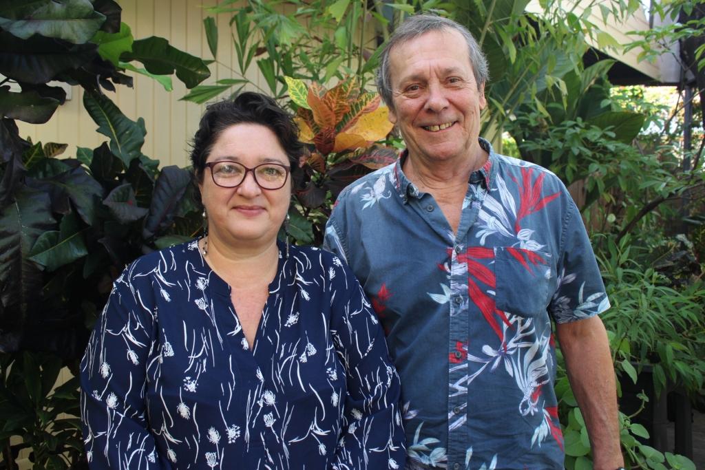 Sophie Baptendier, présidente de Polynélivre et Patrick Chastel, auteur et membre de l’association Tāparau participent à l’organisation de l’événement.