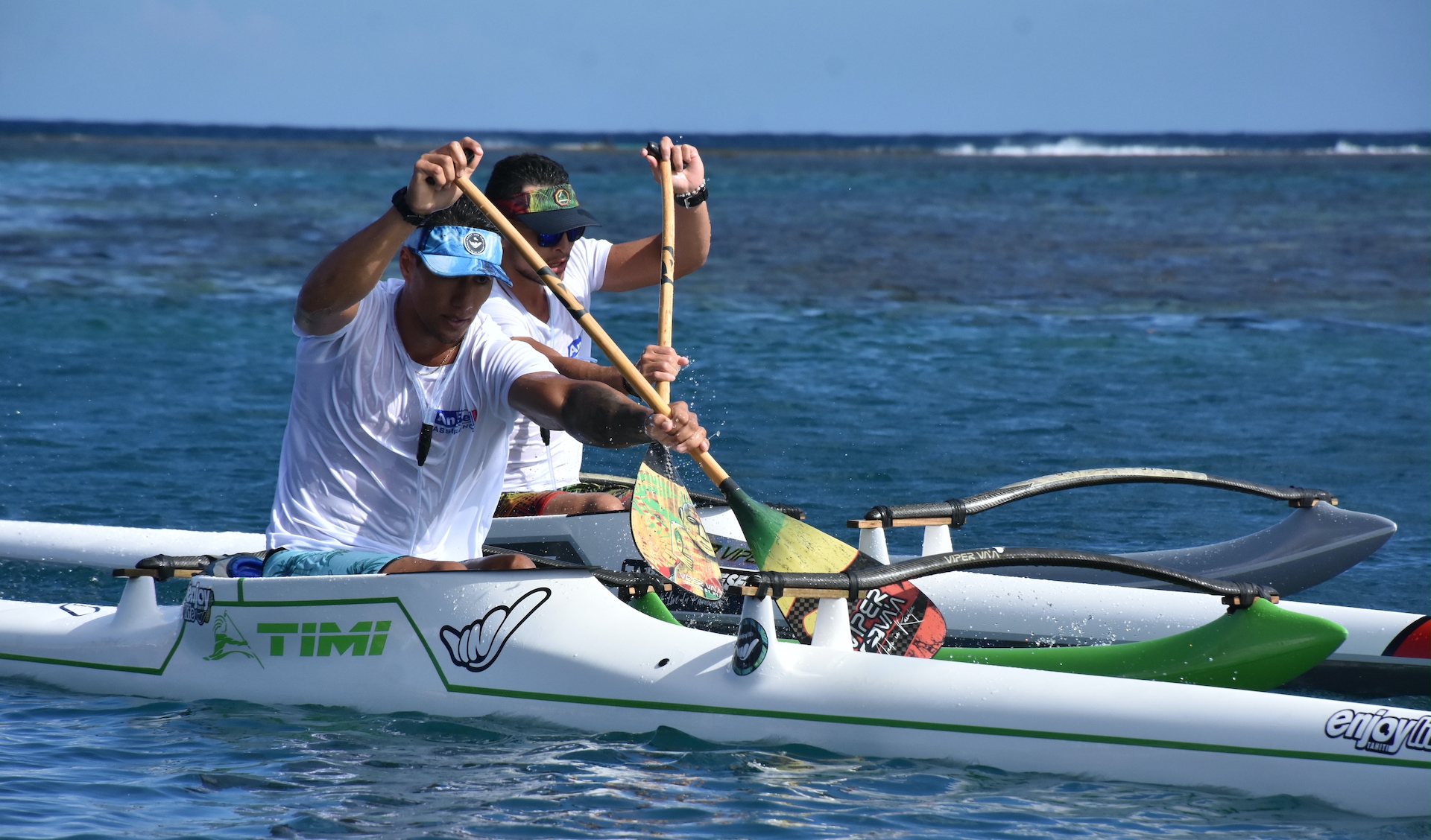 Hititua Taerea au coude à coude ici avec Hotuietrai Poroi (arrière-plan) à la Pointe Vénus, à Mahina.
