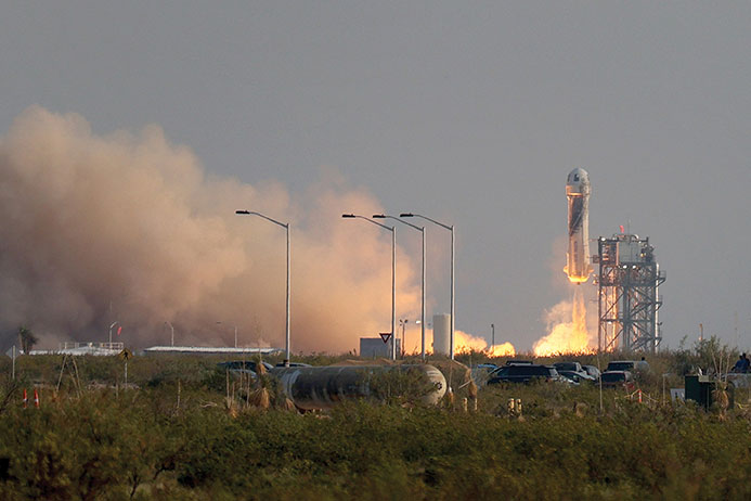 A bord de sa fusée Blue Origin, Jeff Bezos réalise à son tour son rêve d'espace