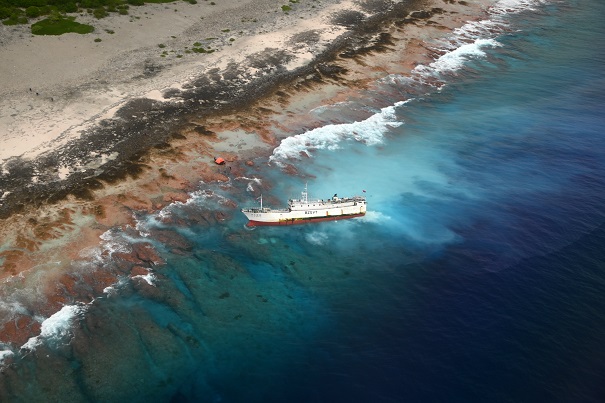 Un palangrier chinois de 40 mètres s'échoue à Anuanurunga