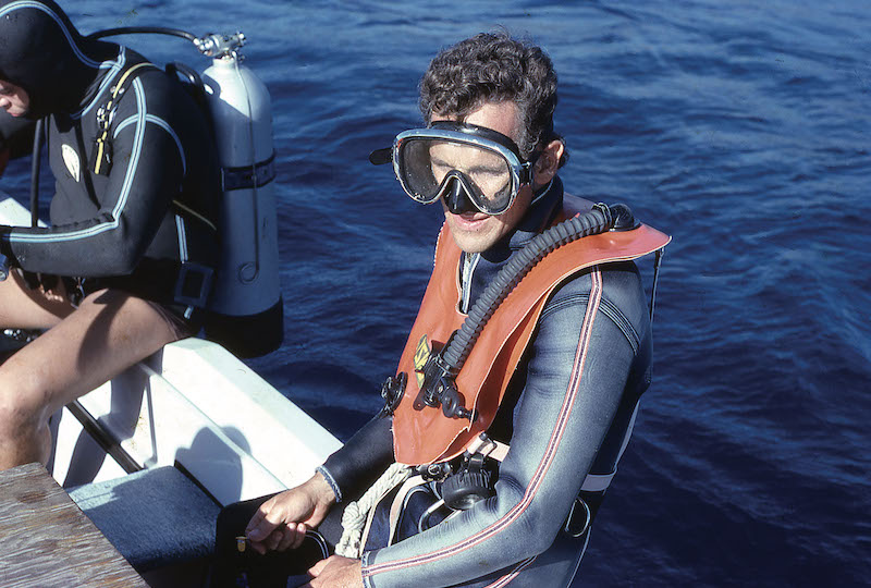 Jean-François Chazottes est décédé lundi à l'âge de 88 ans. Il a effectué plus de 12 000 plongées en Polynésie. (© Collection Valérie Louvat-Chazottes)