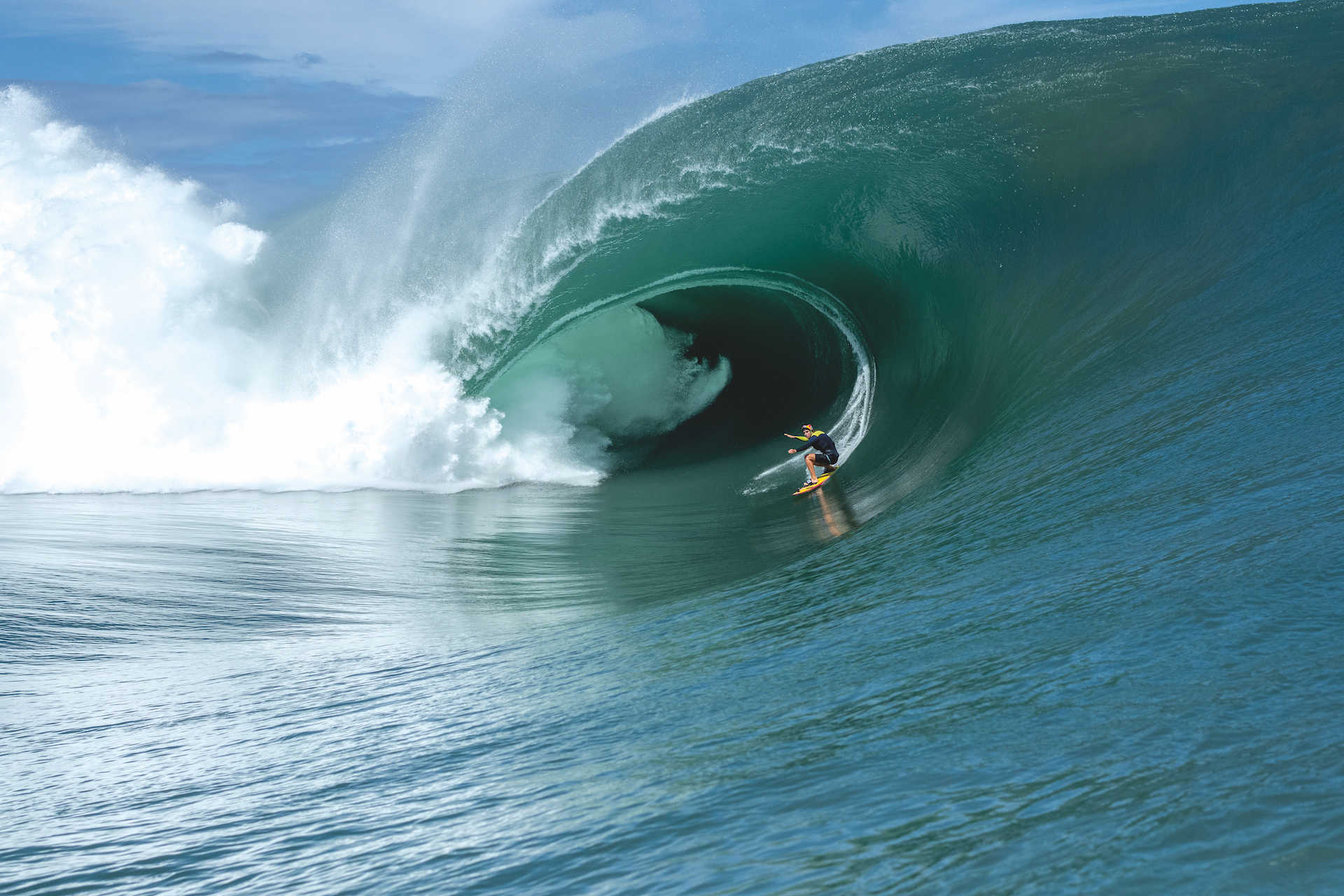 Bien connue dans le monde du "surf de gros", Justine Dupont ne pouvait pas manquer cette session historique à Teahupo'o. (© Kaelan McKenna)