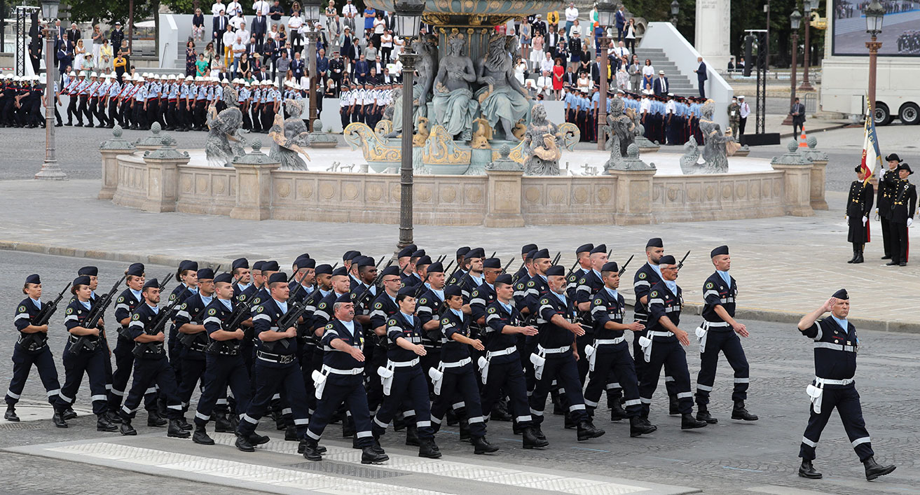 Des membres du détachement militaire Résilience lors du défilé du 14 juillet. Ludovic Marin / POOL / AFP