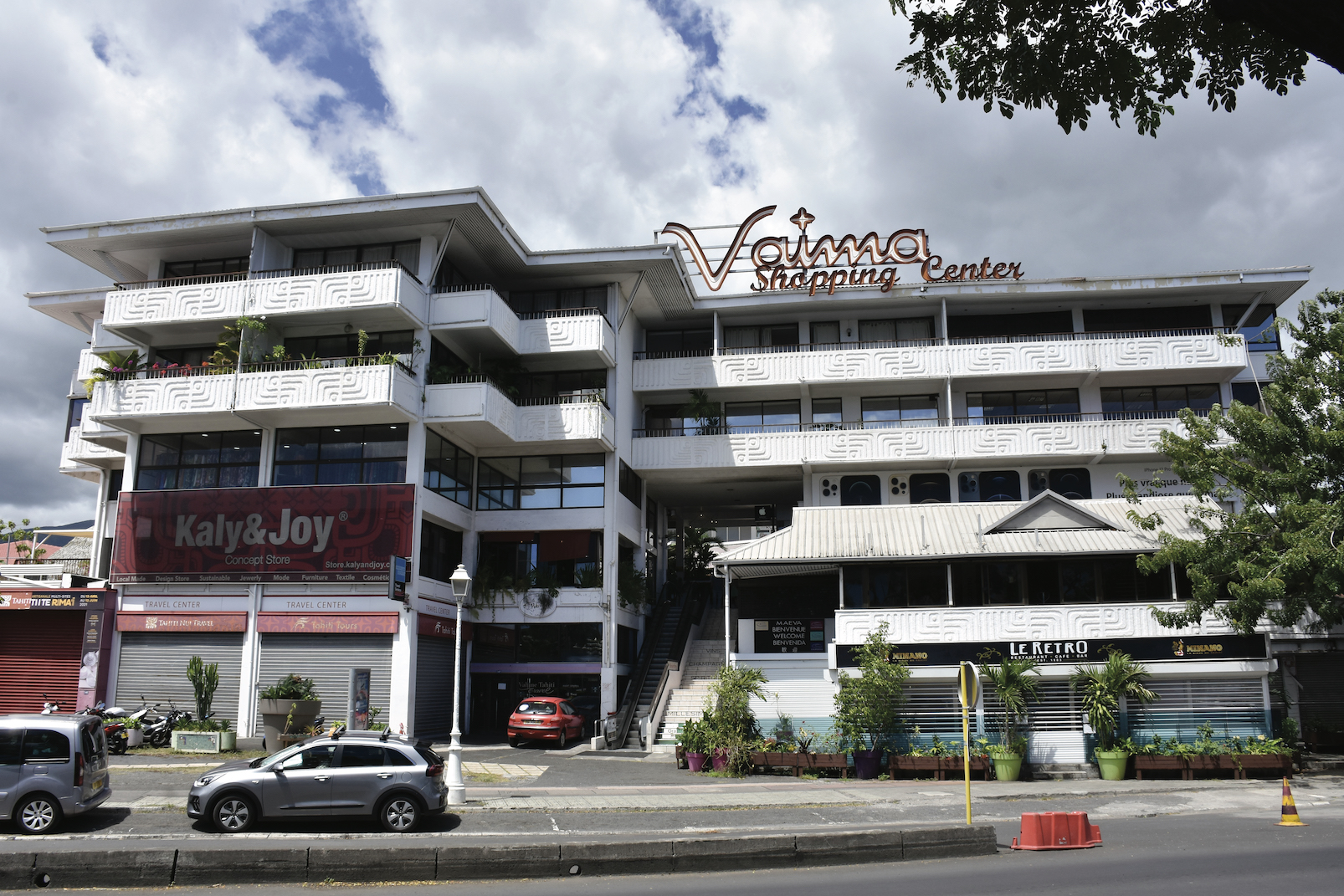 L’héritage Brown s’étalait sur plus de 2 500 hectares répartis entre Tahiti, Moorea, Raiatea, Huahine et les Tuamotu au décès de ce dernier. Il comptait des biens immobiliers aussi, principalement à Papeete, dont le plus emblématique est sans doute le Centre Vaima.