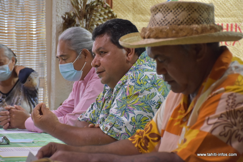 Le pasteur François Pihaatae, président de l’église protestante ma’ohi, ici en présence du pasteur Mitema Tapati et de Me Philippe Neuffer.