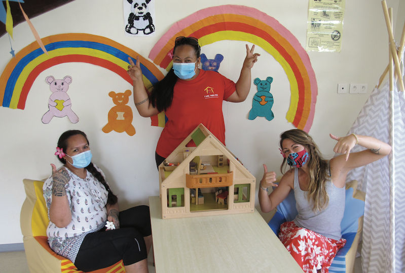 L'équipe de la Maison de l'enfance avec Fabienne, Nelly et Mathilde, la nouvelle directrice.