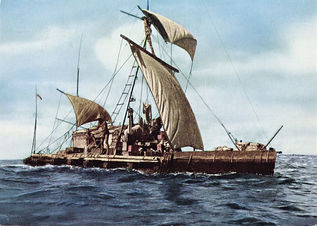 En 1947, le Kon Tiki de Thor Heyerdhal avait voulu prouver que le peuplement de la Polynésie s’était fait depuis l‘Amérique du Sud, théorie aujourd’hui abandonnée.
