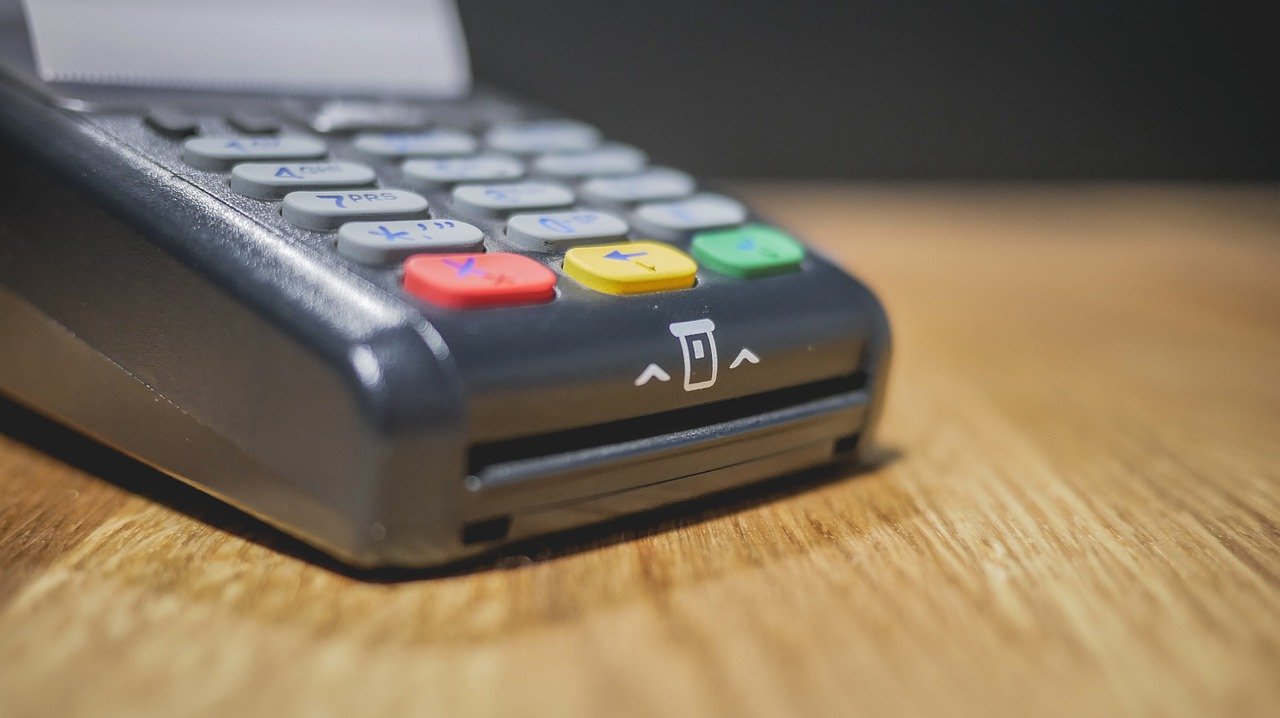 Cafés-restaurants: les pourboires versés en CB seront défiscalisés