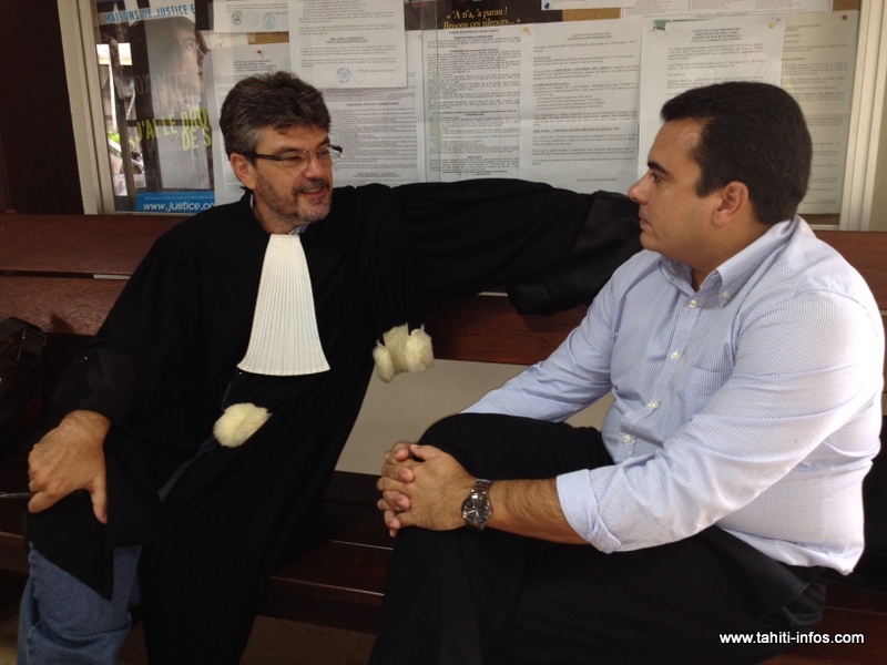 Me Benoît Bouissie et Teva Rohfritsch, le 29 octobre 2013 au Palais de justice de Papeete