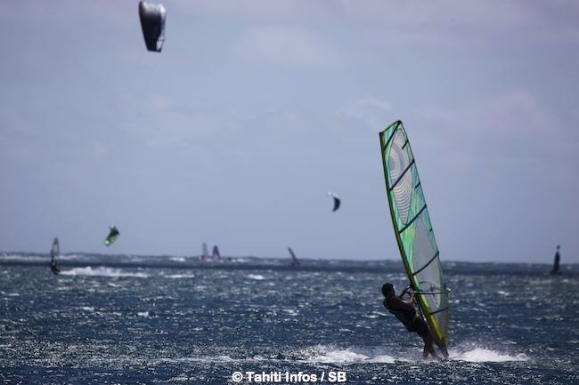 ‘Funboard’ : le coup de vent fait des heureux à Punaauia !
