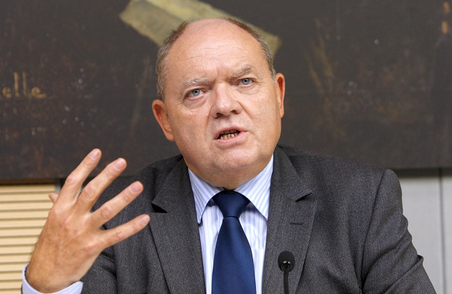 René Dosières, le député socialiste est très revendicatif envers les finances accordées par l'Etat à la Polynésie française.