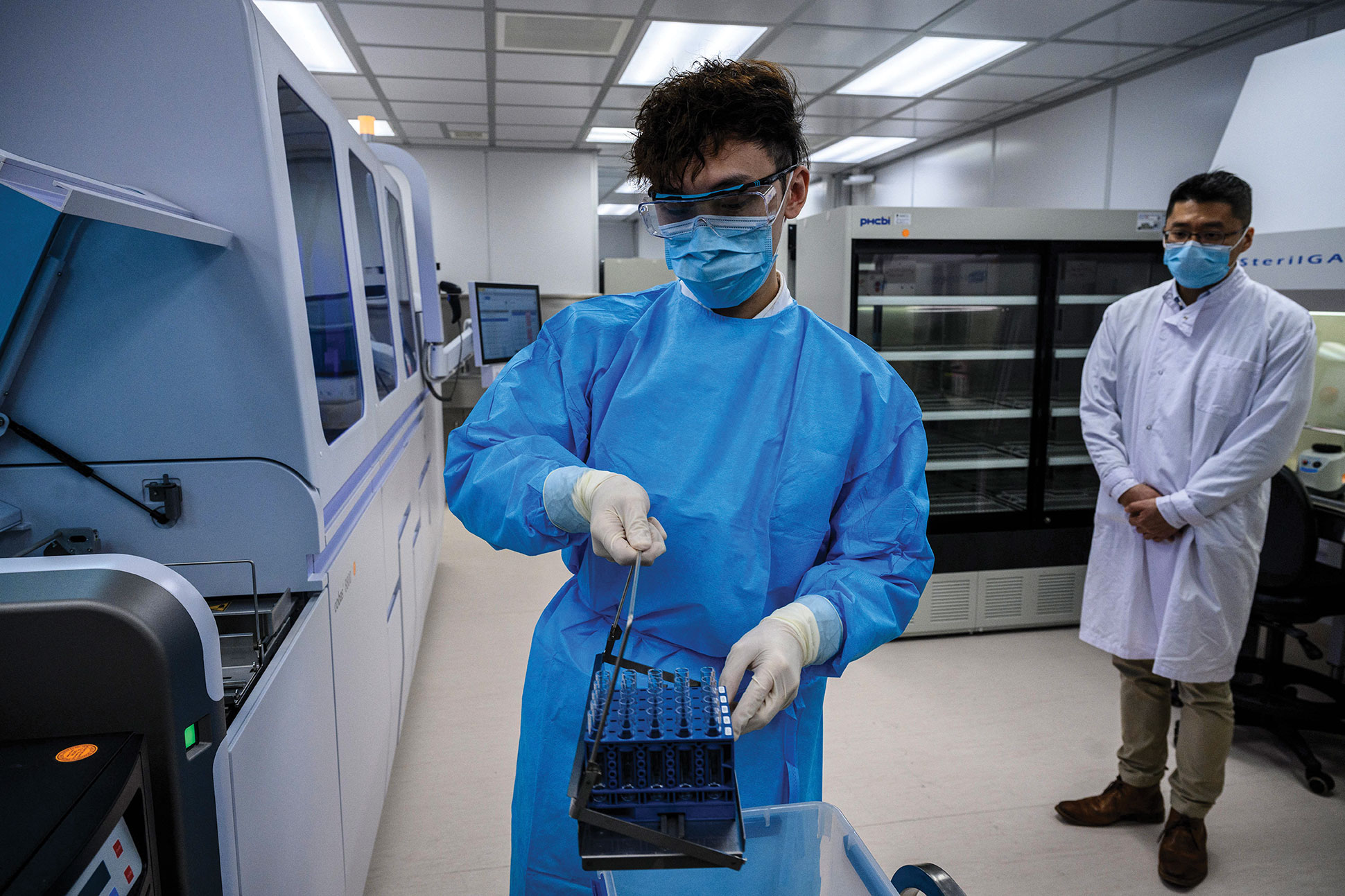 Covid: le régulateur européen approuve deux traitements par anticorps