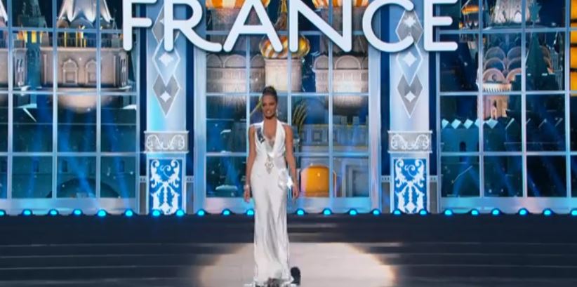 Le très court passage des Miss. Ici Hinarani en tenue de soirée.