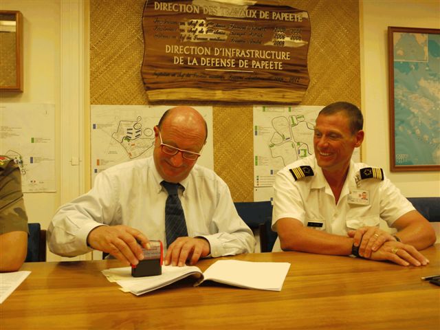 Signature du premier contrat lié au chantier de rénovation du système de surveillance géo-mécanique TELSITE de l’atoll de Moruroa.