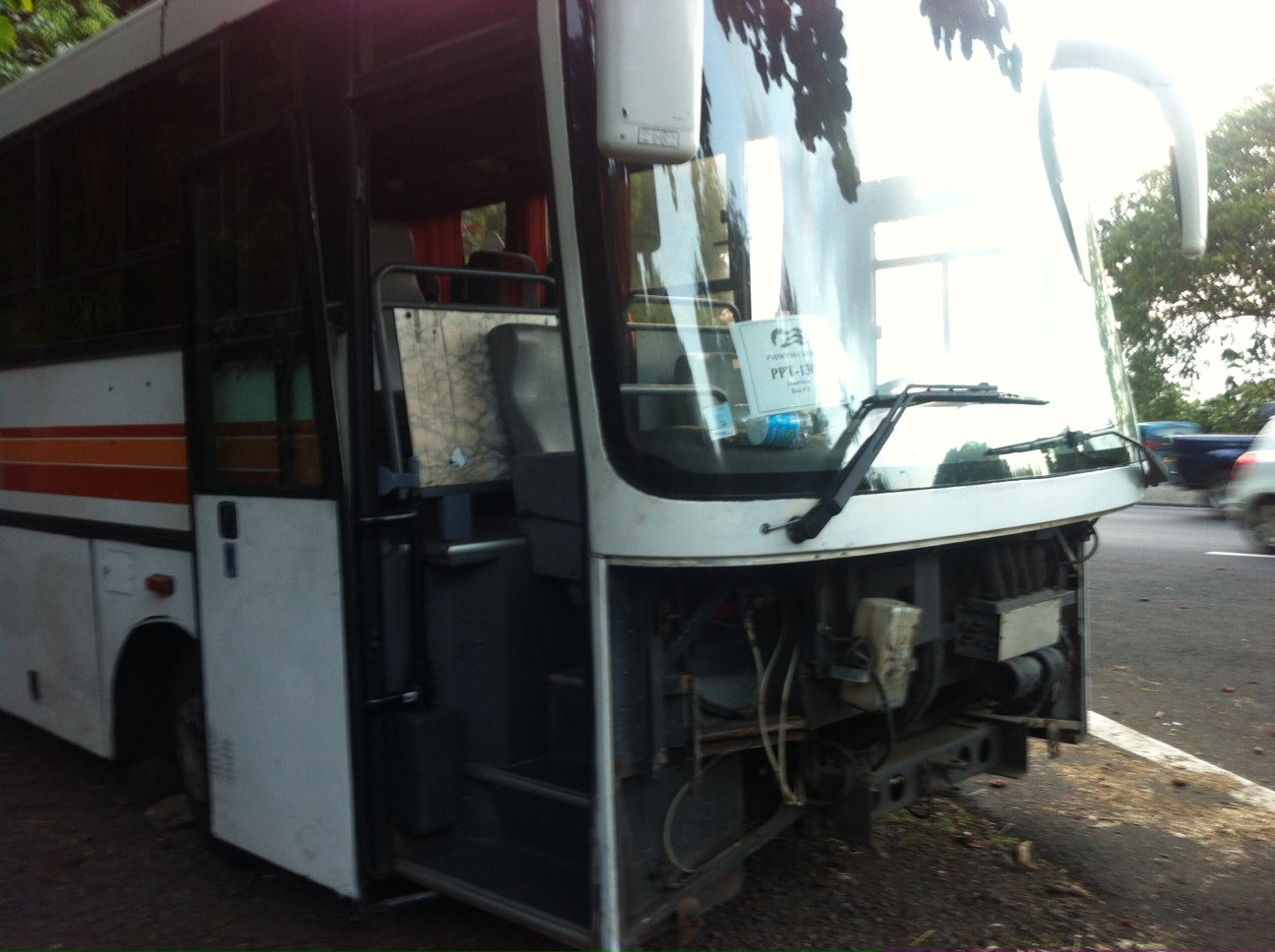 Un bus transportant des touristes en panne dans la montée du col du Taharaa