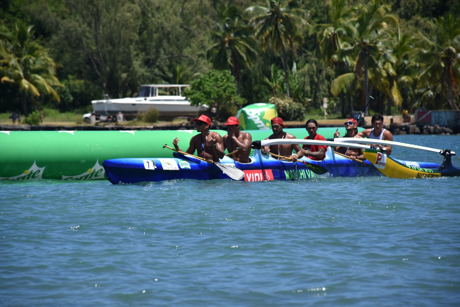 L'équipage du District Va'a de Moorea emmené notamment par Bruno Tauhiro.