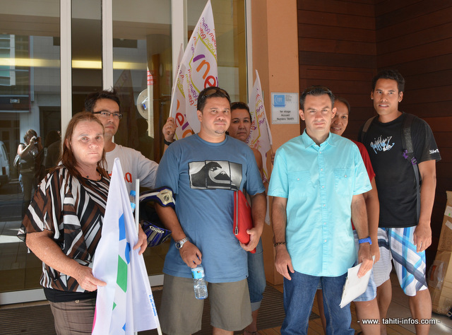 La délégation de syndicats d'enseignants (FSU et SNEETA FO) mobilisée ce mercredi après-midi sur la situation des contractuels remplaçants.