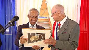 Jean Lèques en compagnie de Victorin Lurel