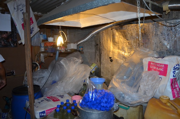 Alcool clandestin : la police saisit 3 300 litres de "pia hamani"