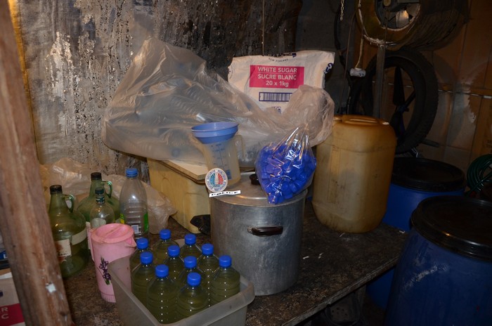 Alcool clandestin : la police saisit 3 300 litres de "pia hamani"