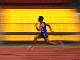 Quand on regarde la vidéo d'un coureur, notre corps a lui aussi l'impression de courir