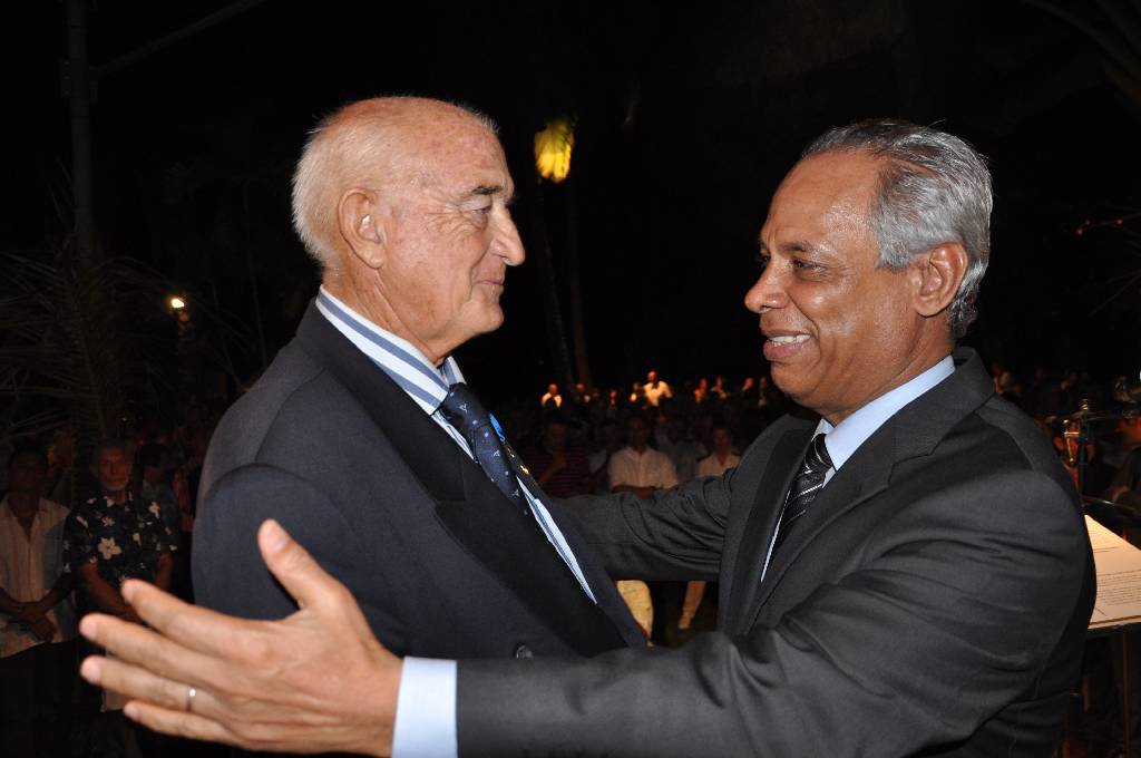 Cocktail ministériel à la résidence: Victorin Lurel remet 5 médailles d'honneurs