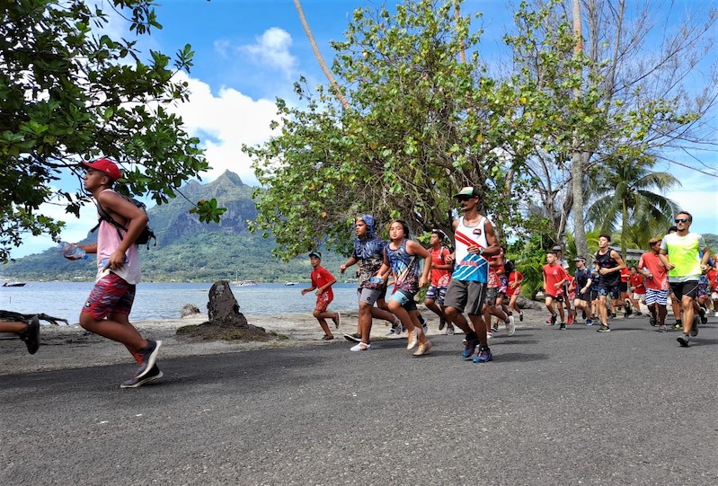 Plus de 200 élèves du lycée de Bora Bora ont participé au trail, l'occasion aussi de lever des fonds pour le Téléthon.