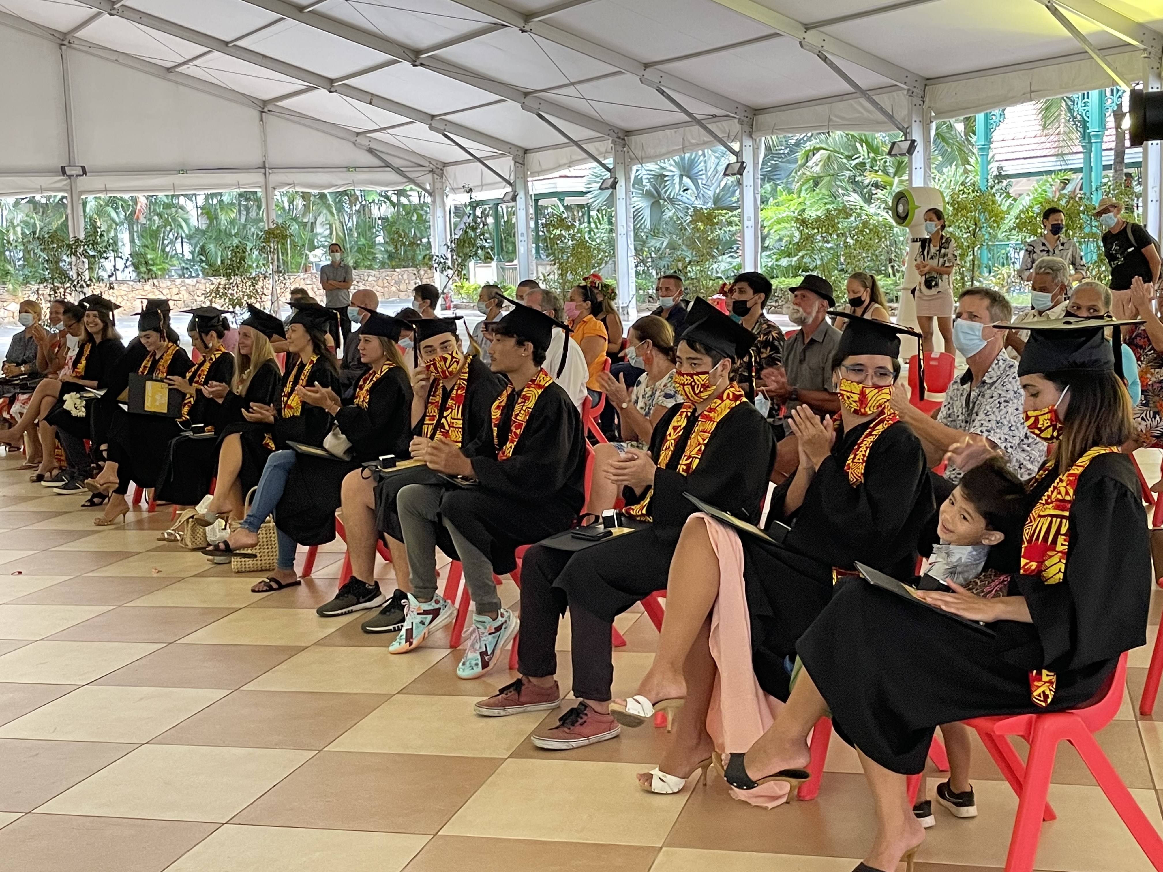 ECT : Diplômes en poche et chapeaux en l'air