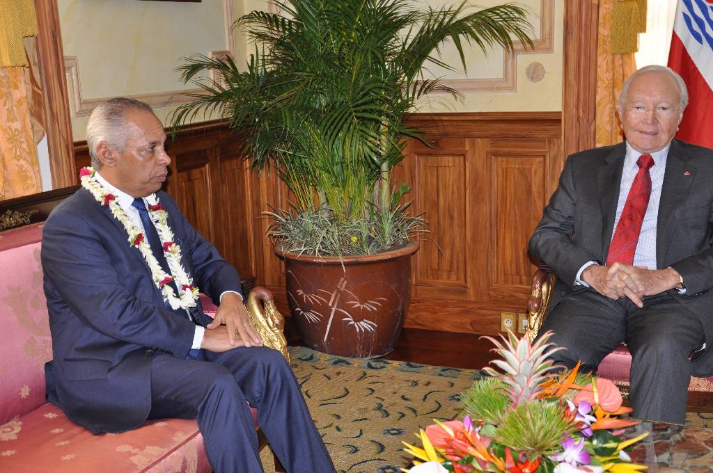 Visite officielle du Ministre des Outre-Mer en Polynésie française : signature de deux protocoles financiers et confirmation de l’accord de l’Etat à la demande d’avance de trésorerie du Pays (communiqué)