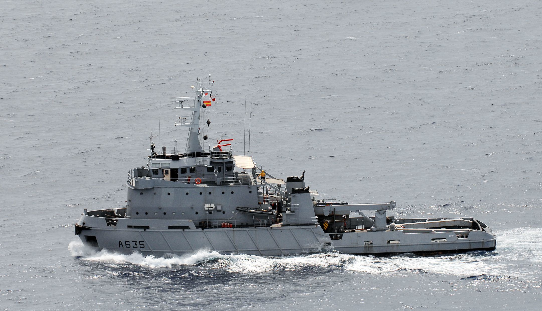 Retour d’une mission à travers la Polynésie pour le remorqueur-ravitailleur Revi