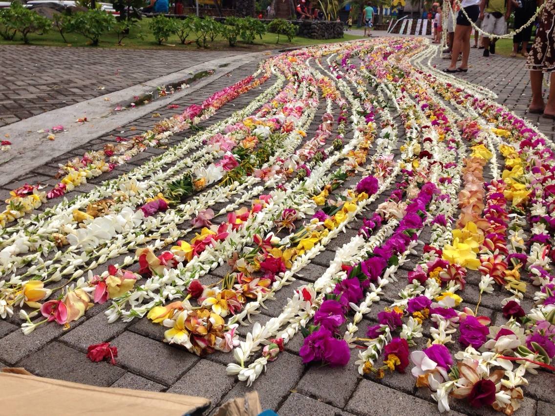 Record du plus grand collier de fleurs: on a atteind 3126 mètres!