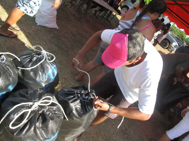 Une fois cellés, les sacs partiront pour la Chine d'ici quelques mois.