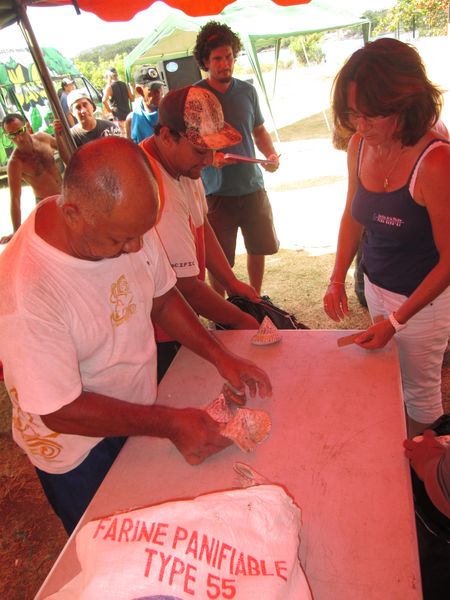 Les trieurs ont des années de métiers et mettent à peine quelques secondes pour vérifier de la qualité d'un troca.