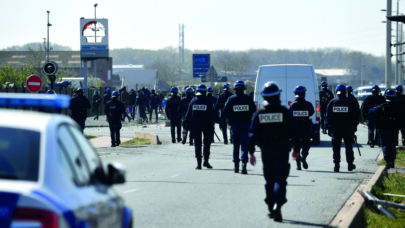 Calais : Affrontement entre migrants et policiers