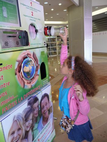 A Drancy, un robot s'occupe des poubelles des locataires