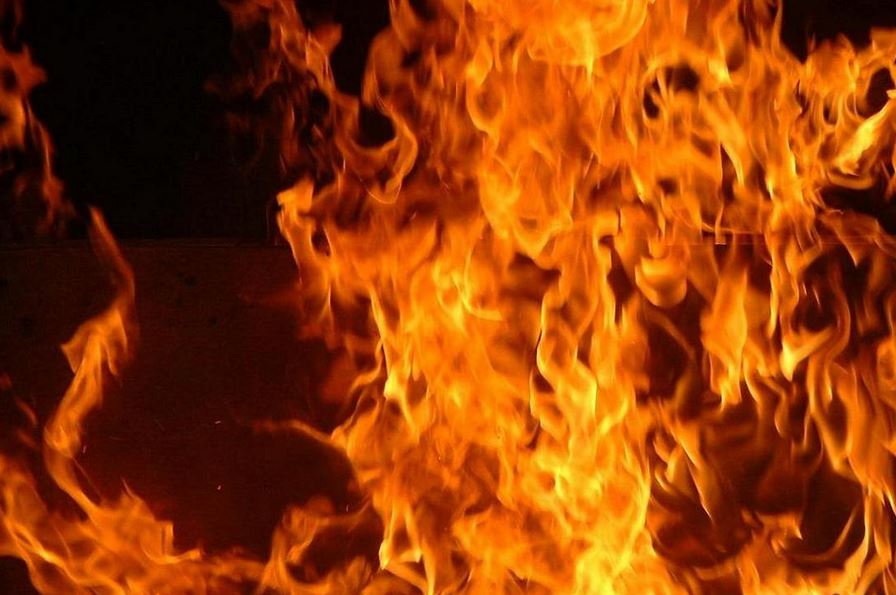 Taunoa : étrange incendie d’un entrepôt désaffecté