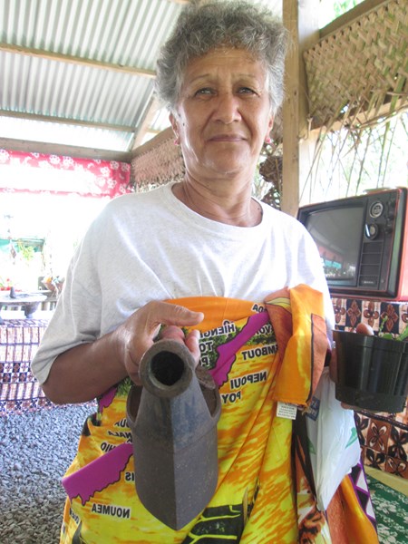 Contrairement aux fers à repasser actuels, celui-ci pesait entre 2 et 5 kilos pour les plus grands.